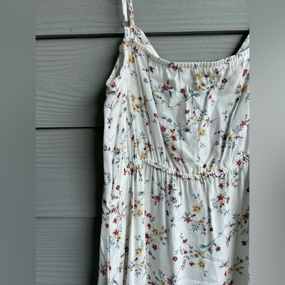 White Floral Maxi Dress - Picture 4 of 4